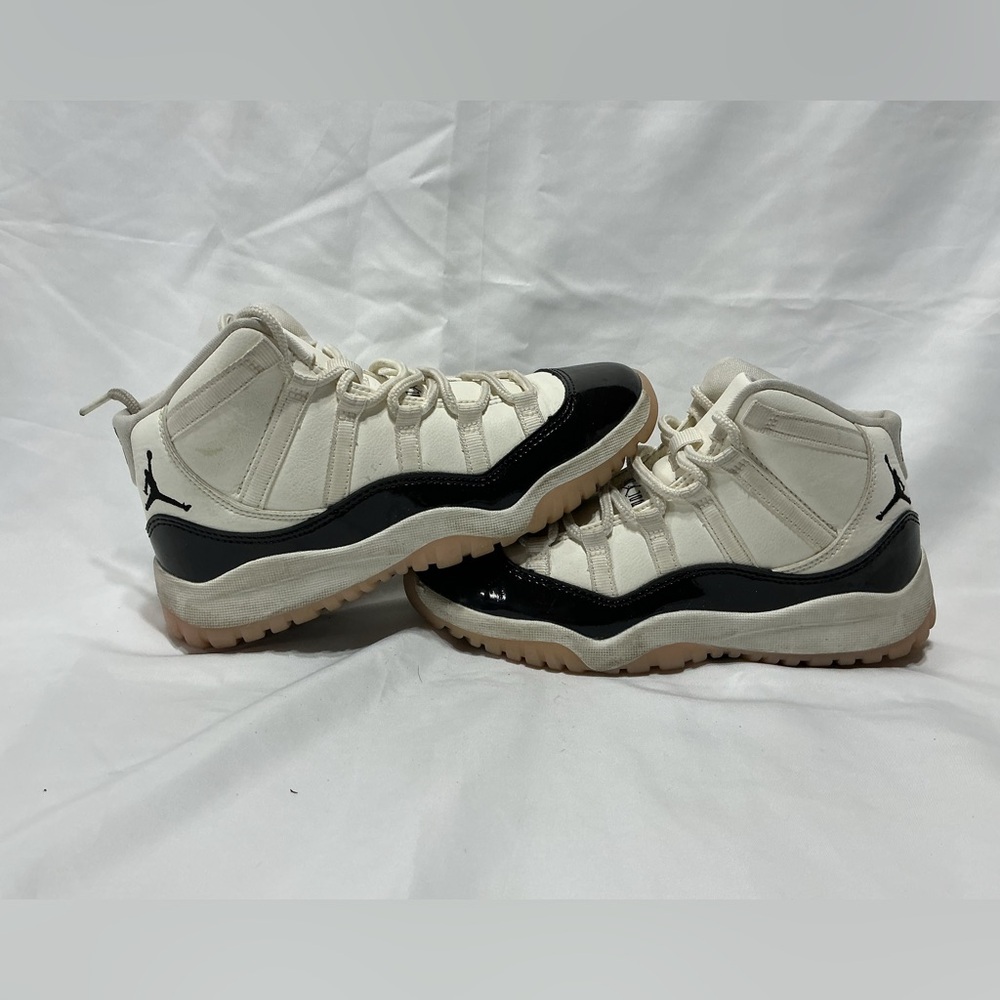 Nike Air Jordan 11 Retro TD “Neapolitan” DO3857-101 Sail Black Gum Size 2Y